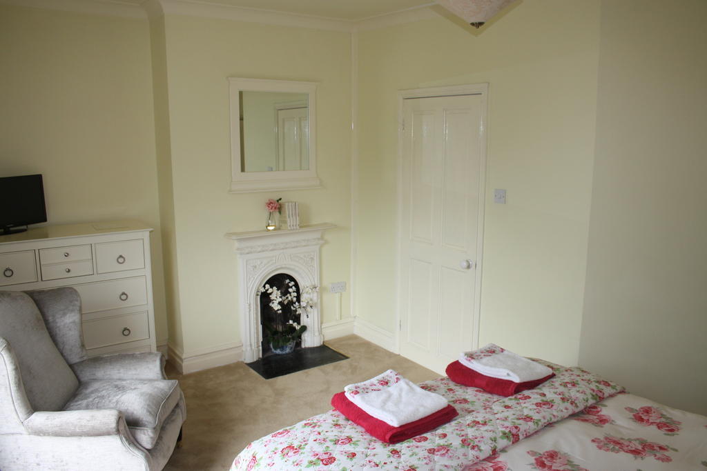 Cheriton House Bed & Breakfast Winfrith Newburgh Room photo
