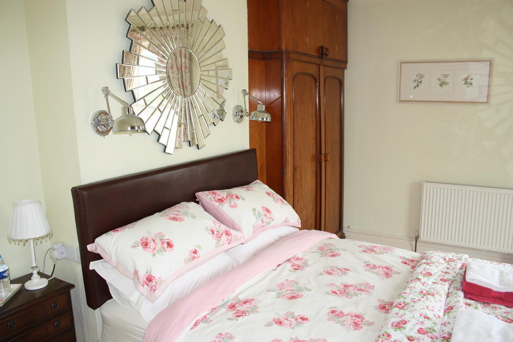 Cheriton House Bed & Breakfast Winfrith Newburgh Room photo